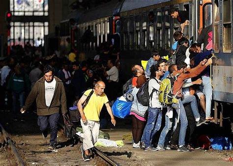 B­u­d­a­p­e­ş­t­e­ ­T­r­e­n­ ­G­a­r­ı­ ­Y­e­n­i­d­e­n­ ­A­ç­ı­l­d­ı­,­ ­M­ü­l­t­e­c­i­l­e­r­ ­A­k­ı­n­ ­E­t­t­i­